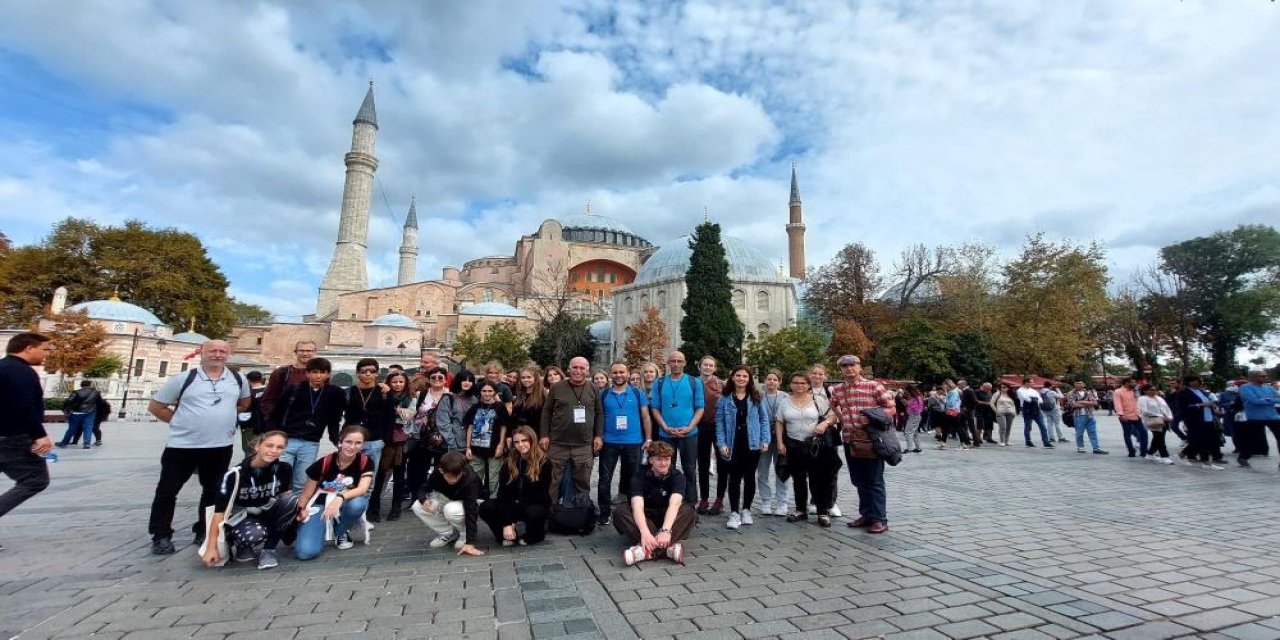 İstiklal Şehit Lokman Oktay Ortaokulu Erasmus perojesi ile Avrupalı misafirlerini ağırladı
