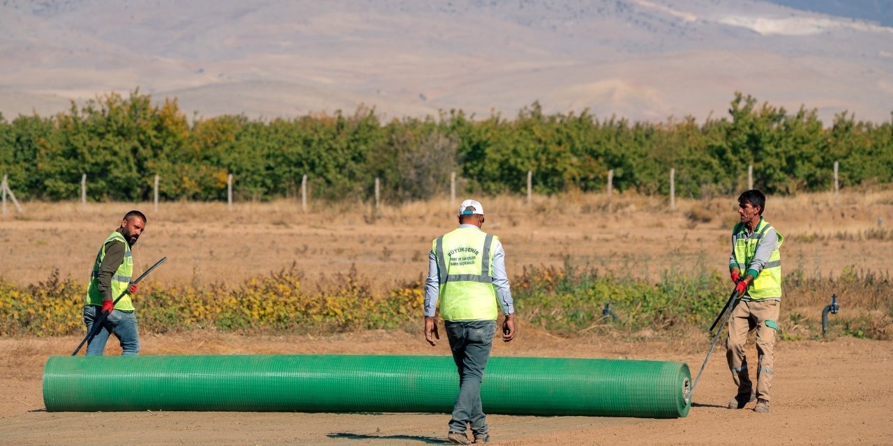 Malatya Büyükşehir, 300 bin metrekare alanda çim ve fidan üretiyor