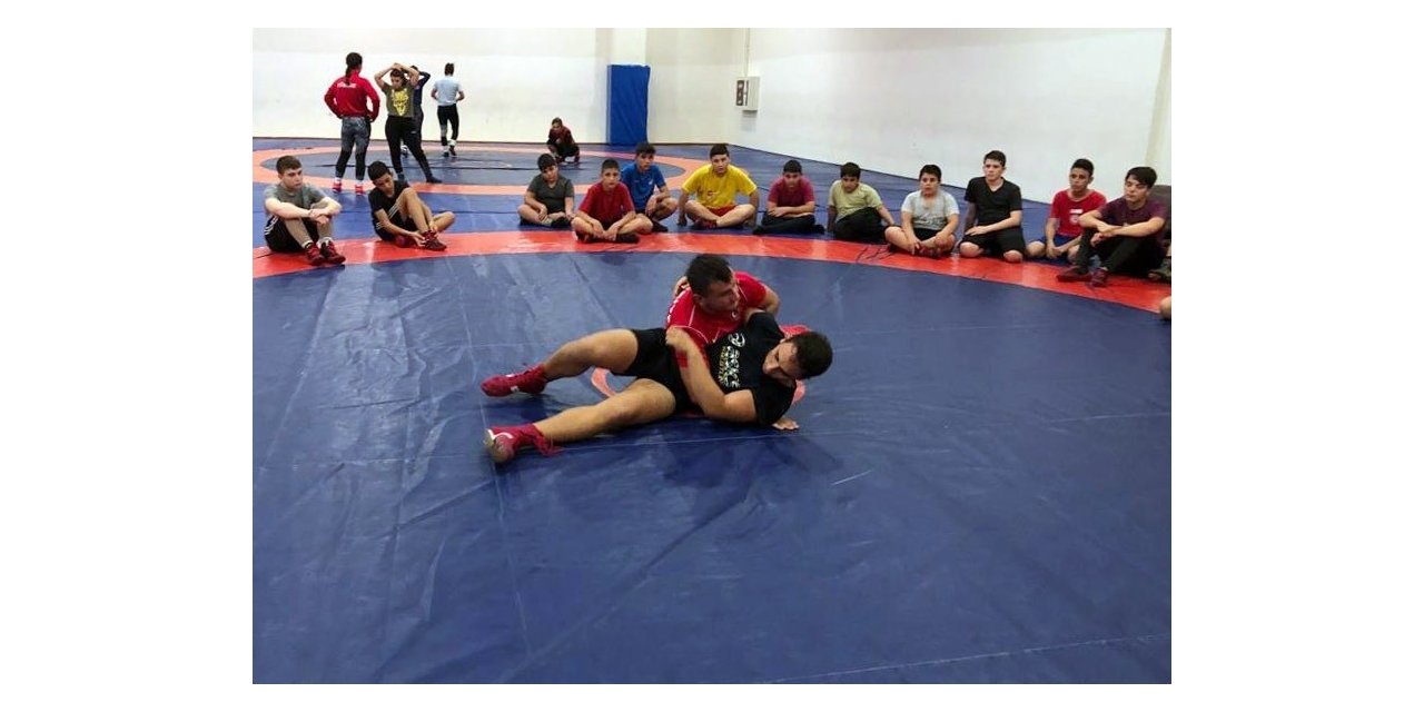 Kepez’in güreşçileri şampiyonaya hazırlanıyor