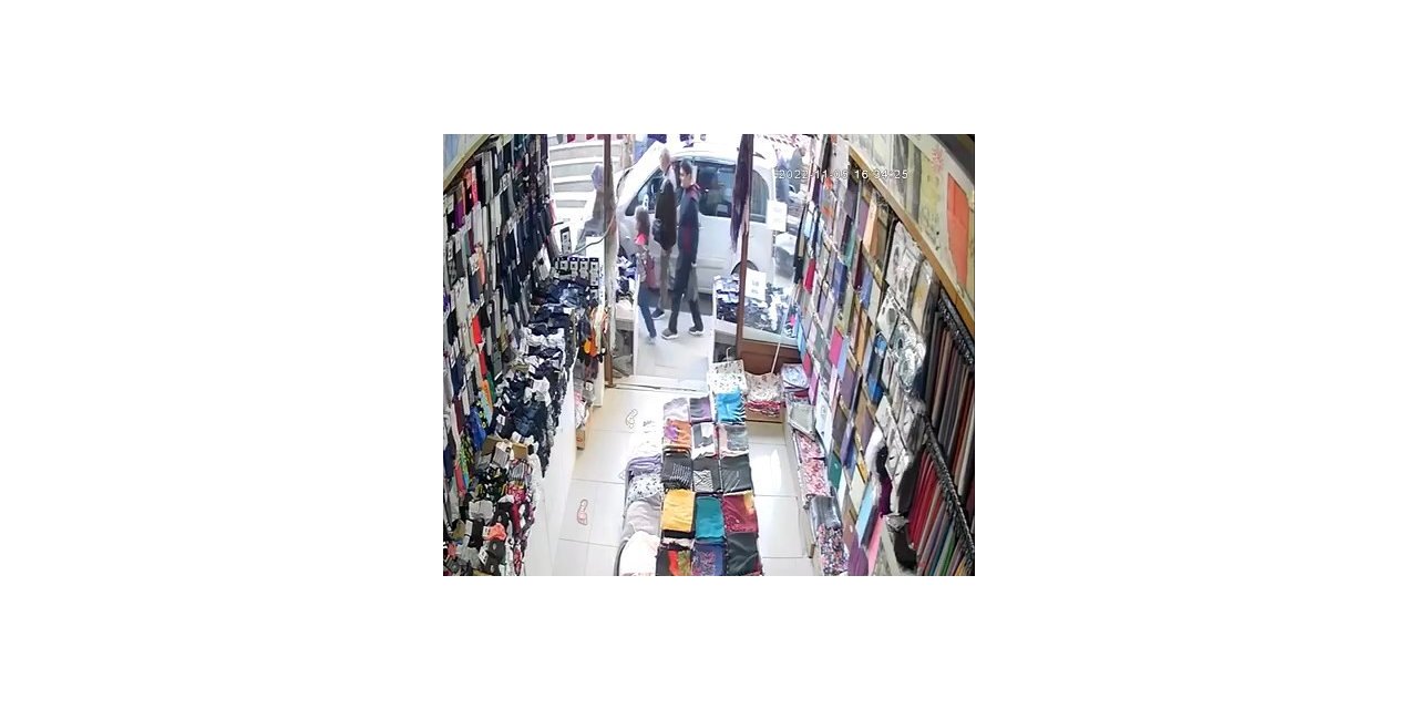 2 çocuklu aile ölümden saniyelerle kurtuldu, o anlar kameralara yansıdı