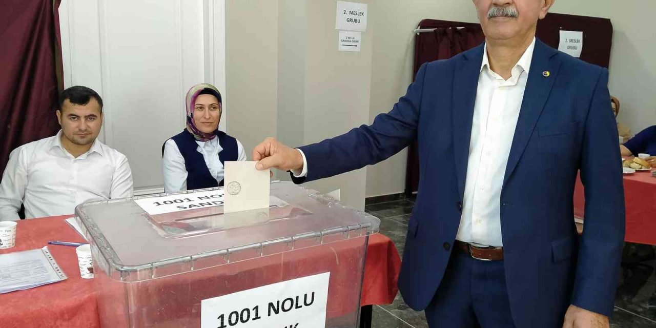 Erzin Ticaret ve Sanayi Odası Başkanı Vural güven tazeledi