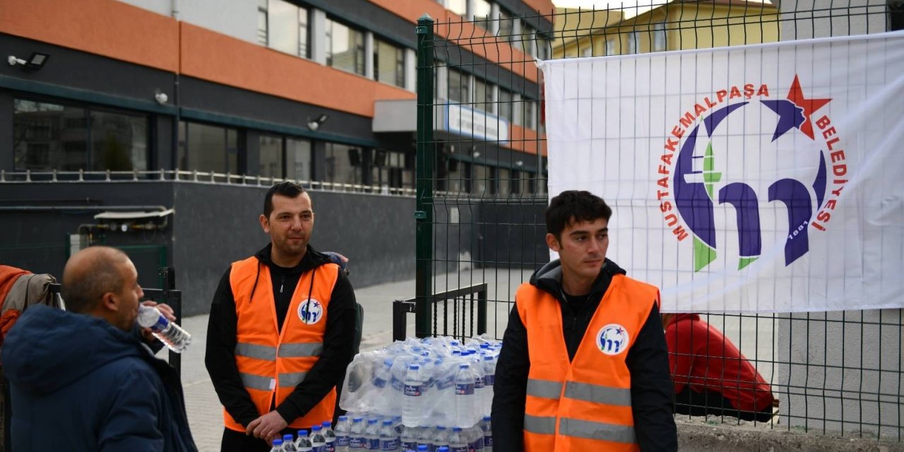 Mustafakemalpaşa Belediyesi KPPS’ye girenlerin heyecanına ortak oldu