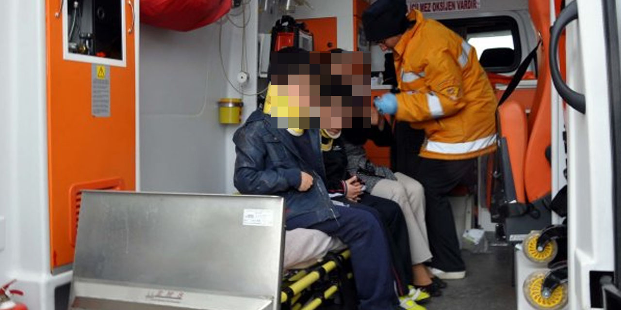 Otomobil Şarampole Devrildi: 8 Yaralı