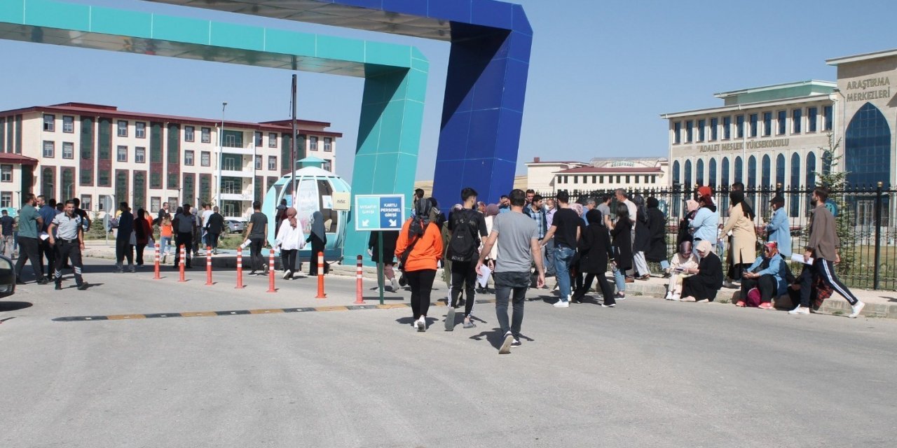 Bayburt’ta ortaöğretim mezunu adaylar sınav heyecanı yaşadı