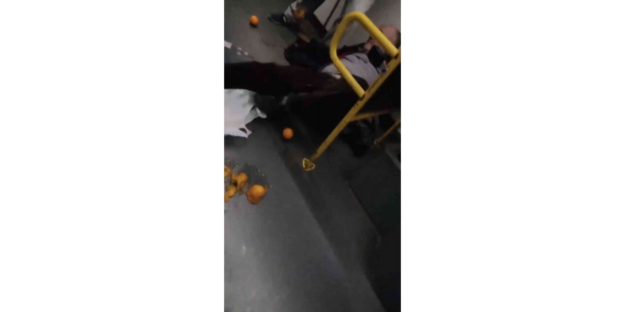 Kartal’da iki yaşlı adam otobüste yumruk yumruğa birbirine girdi