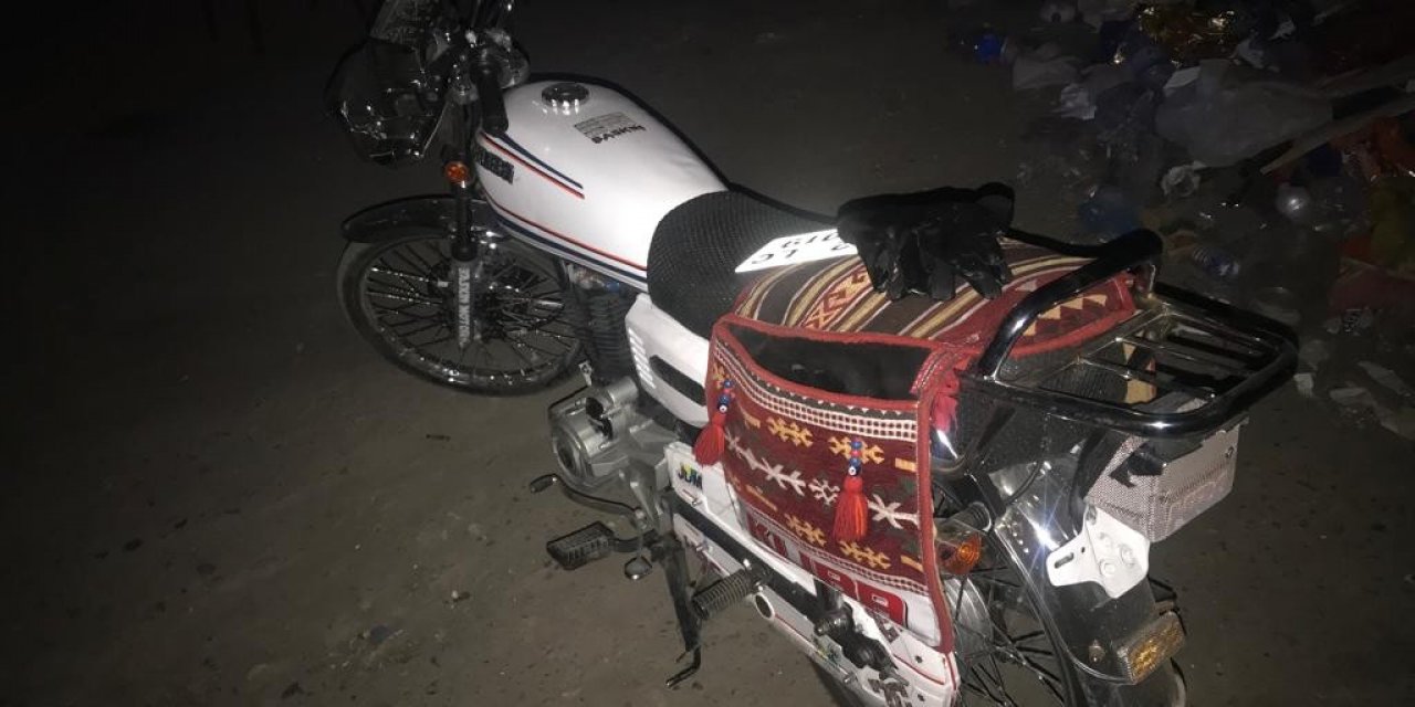 Şüphe üzerine durdurdular, çalıntı motosikleti buldular