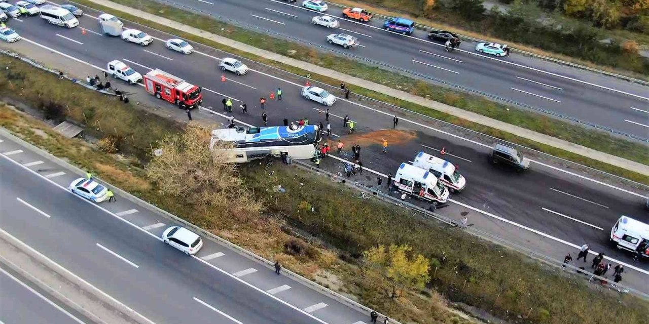 Bolu TEM’de feci kaza: 3 ölü, 16 yaralı