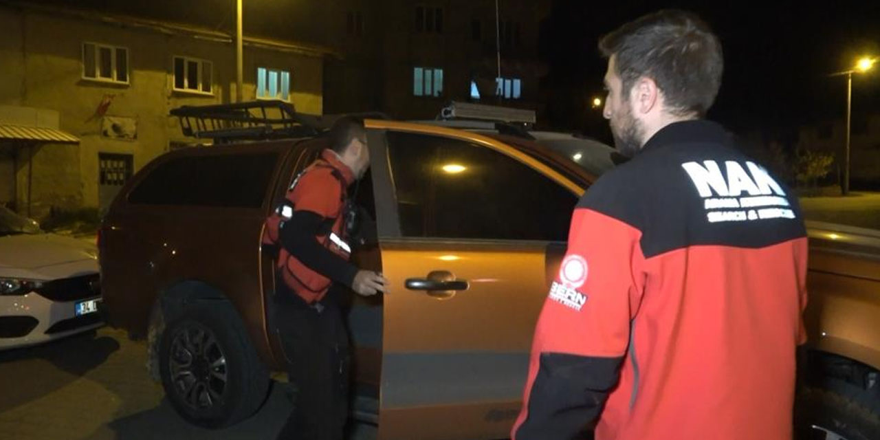 Bursa’da biri eğitmen iki paraşütçü zorunlu iniş yaptıkları kayalıklarda mahsur kaldı! Ekipler seferber oldu