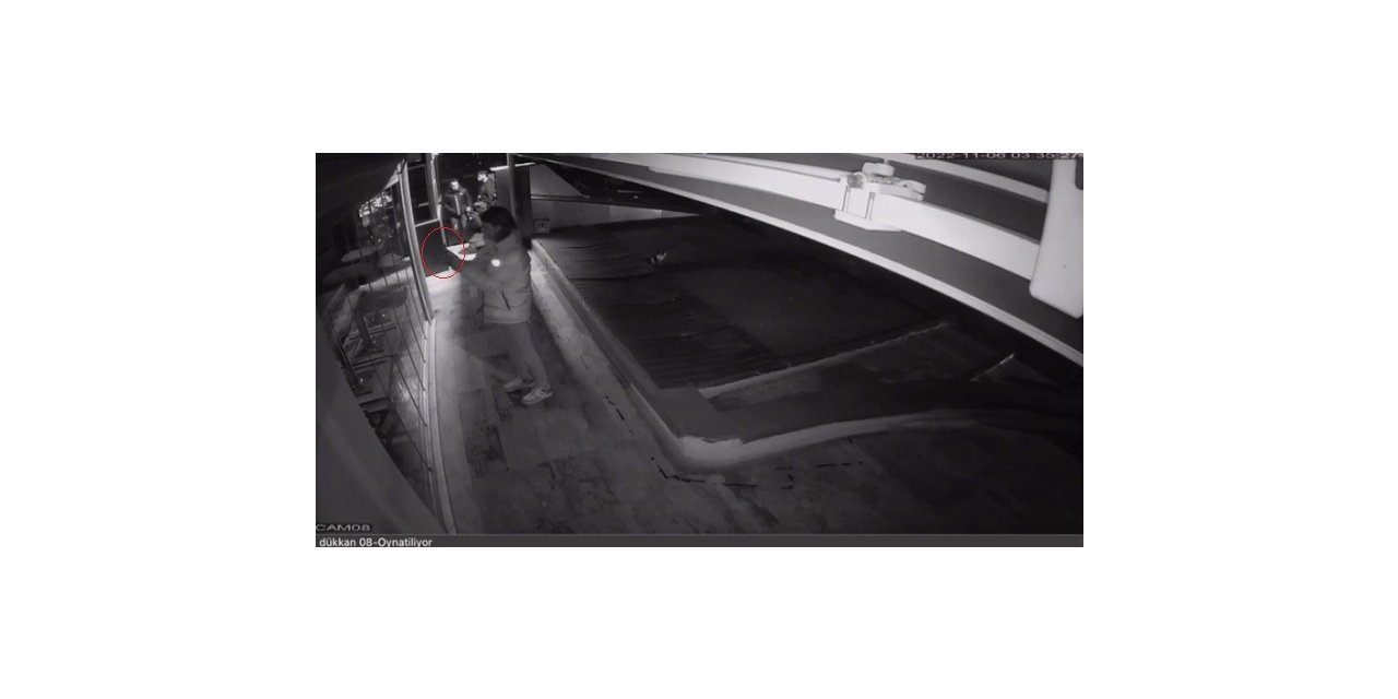 Dükkân camlarını spreyle boyadılar, marifetlerini kayıt altına aldılar