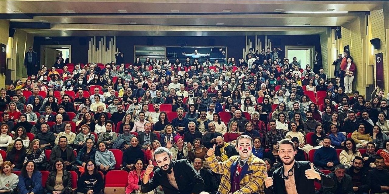 Eskişehir ‘Sui Generis Tiyatro’nun ‘Dönemeç’ oyunu ile sezonu açtı