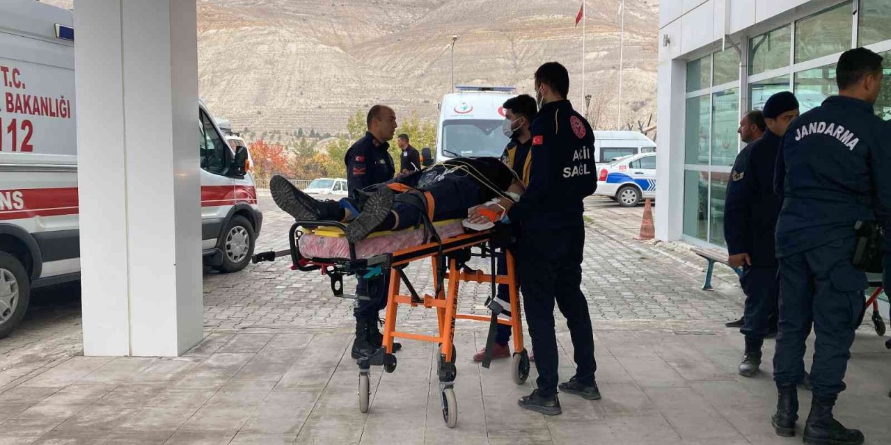 Göçmenleri taşıyan otobüs devrildi: 2 kişi öldü 40 kişi yaralandı