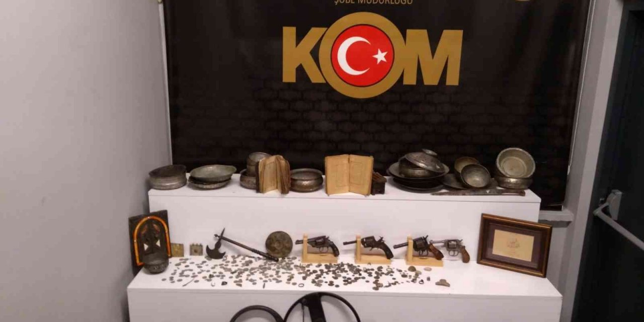 Müze gibi eve polis baskını