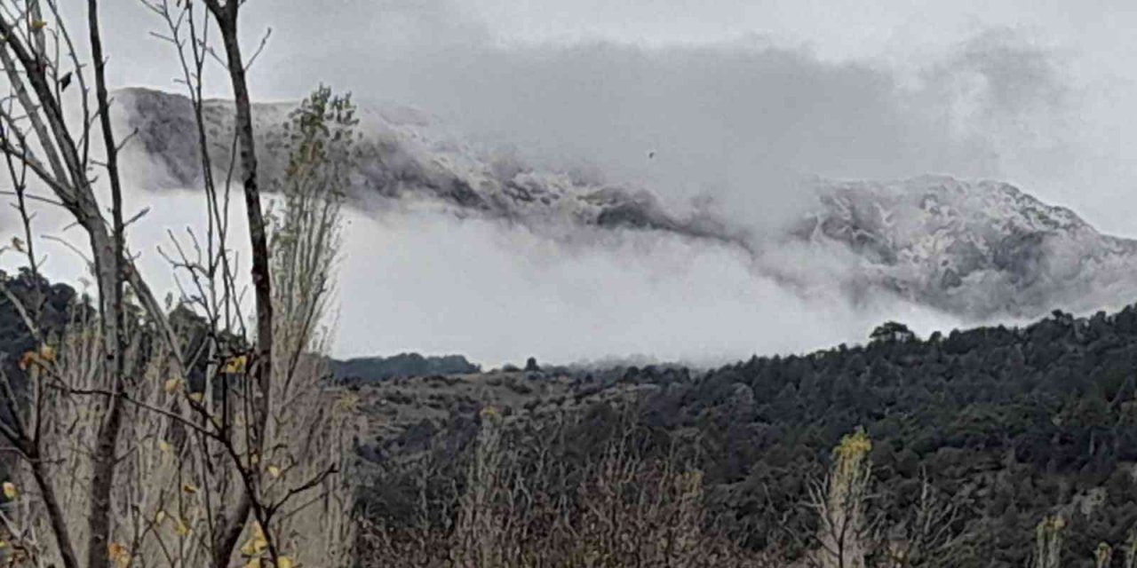 Bozdağ ve Karkın Dağı’nda mevsimin ilk karı görüldü