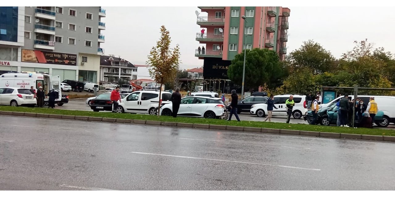 Denizli’de 8 aracın karıştığı zincirleme kazada 4 kişi yaralandı