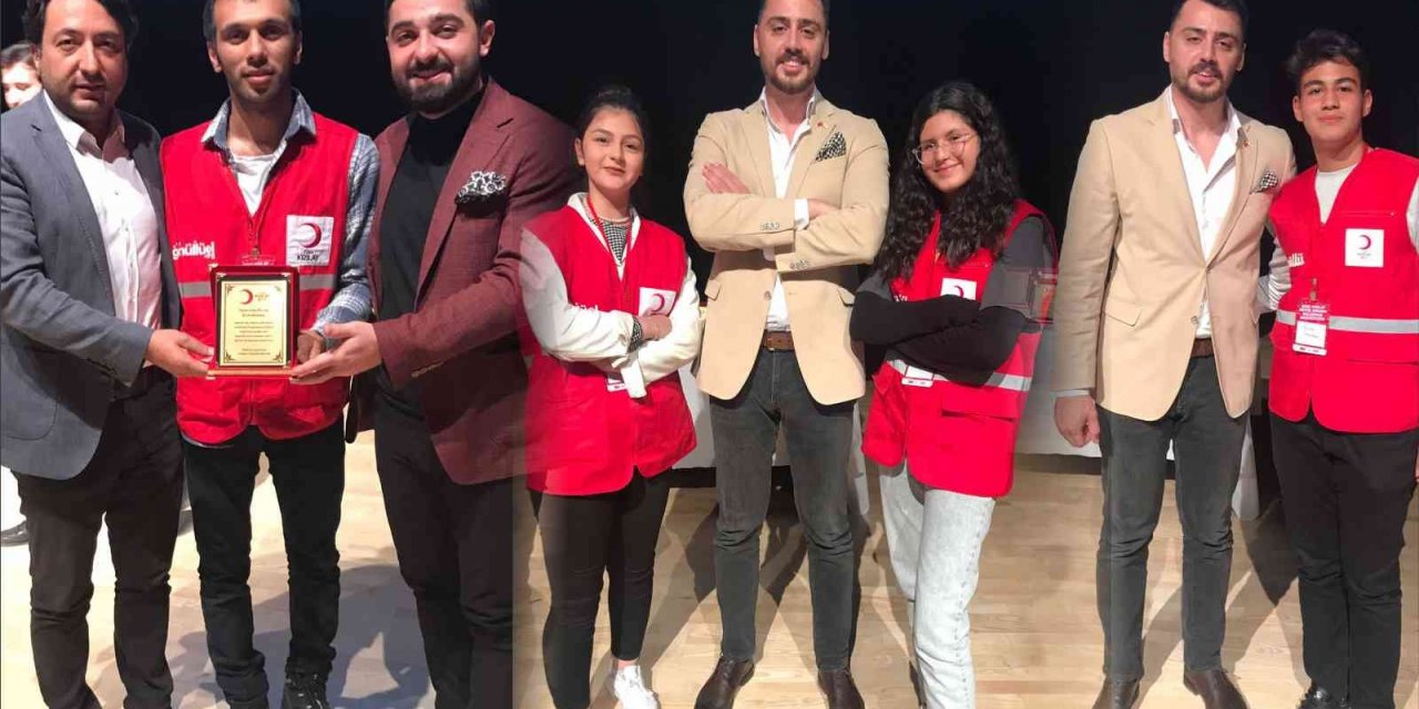 Kızılcahamam Kızılay gönüllülerine ödül