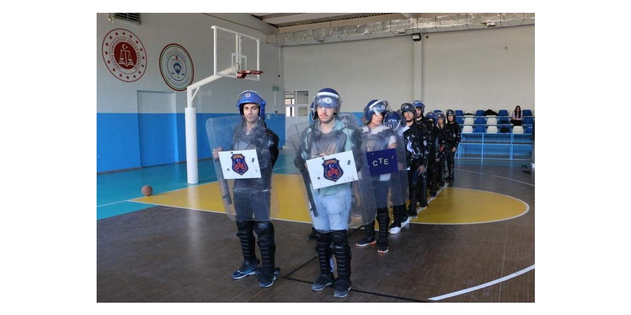 Üniversite öğrencilerine "ceza infaz memurluğu" eğitimi