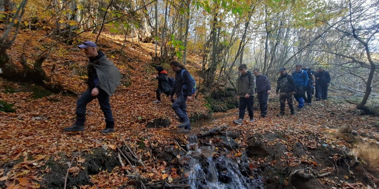 Doğa tutkunları eşsiz manzara eşliğinde 20 kilometre yürüdü