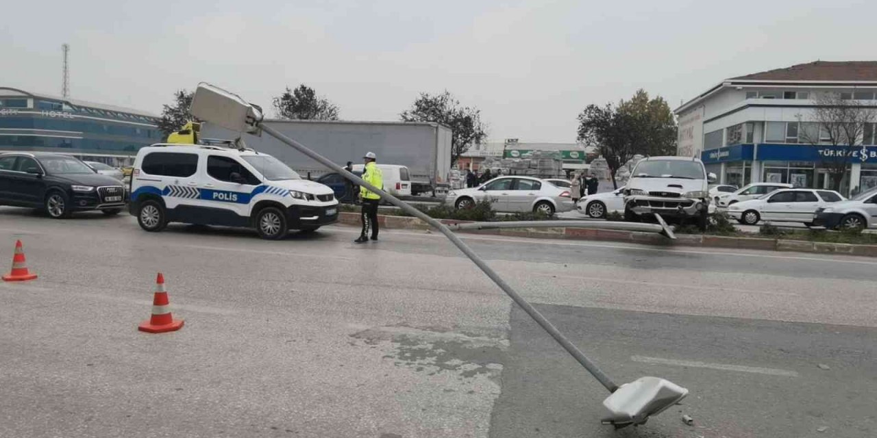 Bursa’da zincirleme kazada ölümden döndüler