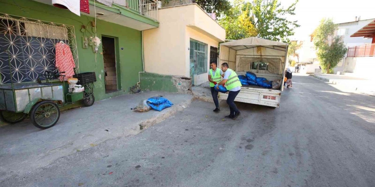 Bayraklı’da ihtiyaç sahibi ailelere yakacak desteği
