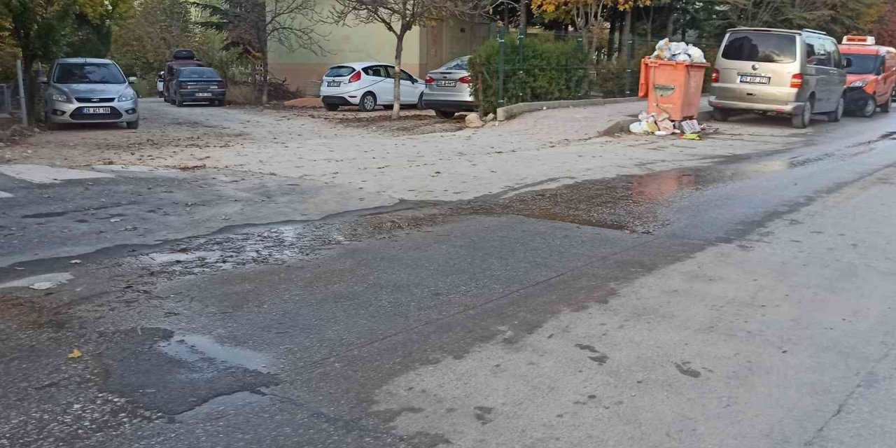 Aynı yerde sular yine boşa akıyor