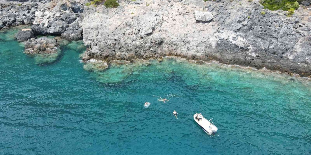 Ege ve Akdeniz’in buluştuğu Ortaca koyları görenleri mest ediyor