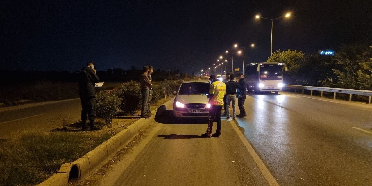 Manavgat’ta alkollü otomobil sürücüsü alkollü yayaya çarptı