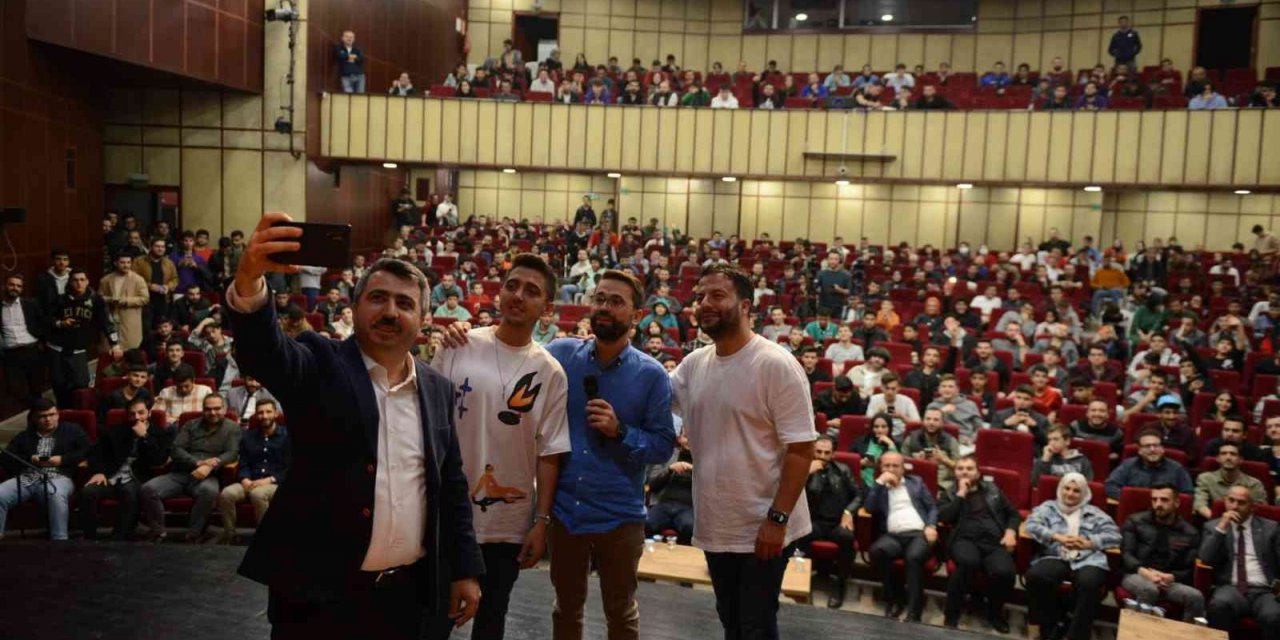 Fenomenler Yıldırımlı gençlerle buluştu