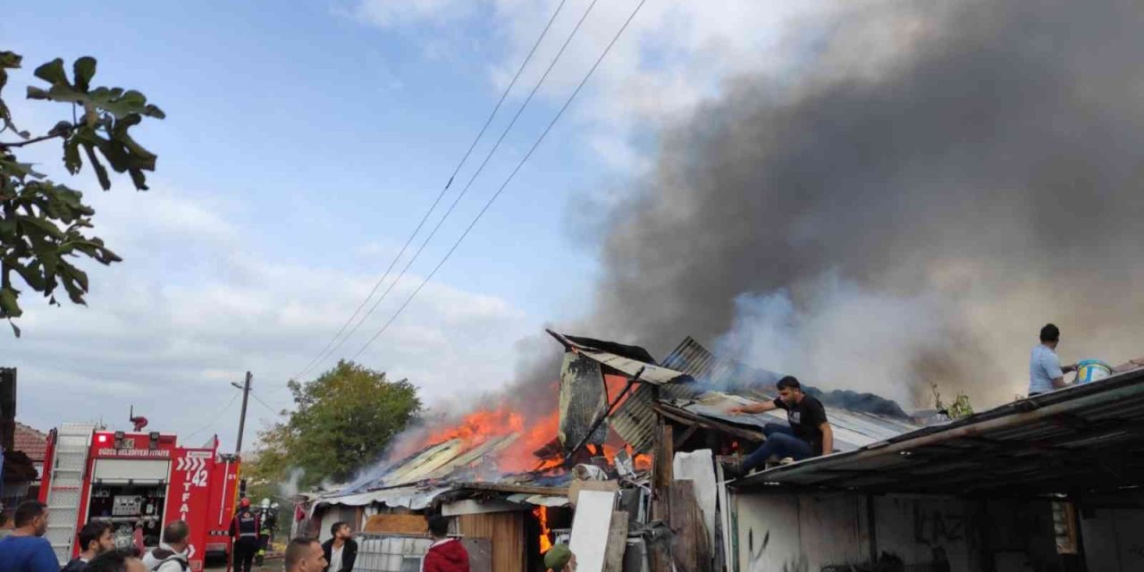 Yanan ahır alev topuna döndü