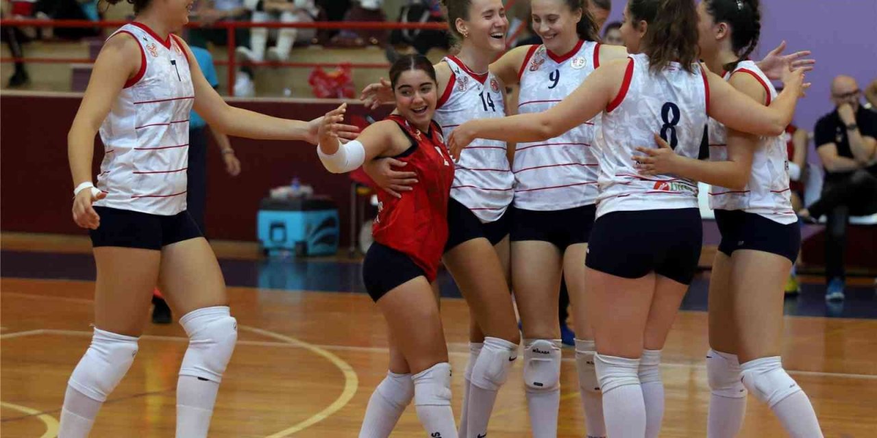 Antalyaspor Voleybol Takımı, yoluna yenilgisiz devam ediyor