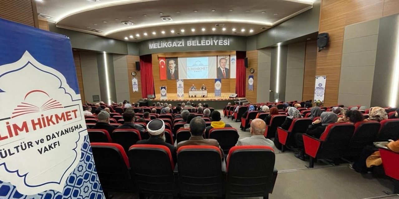 Prof. Dr. Muhittin Ataman; ’Uluslararası Sistemdeki Dönüşüm ve Türkiye’ konulu seminere katıldı
