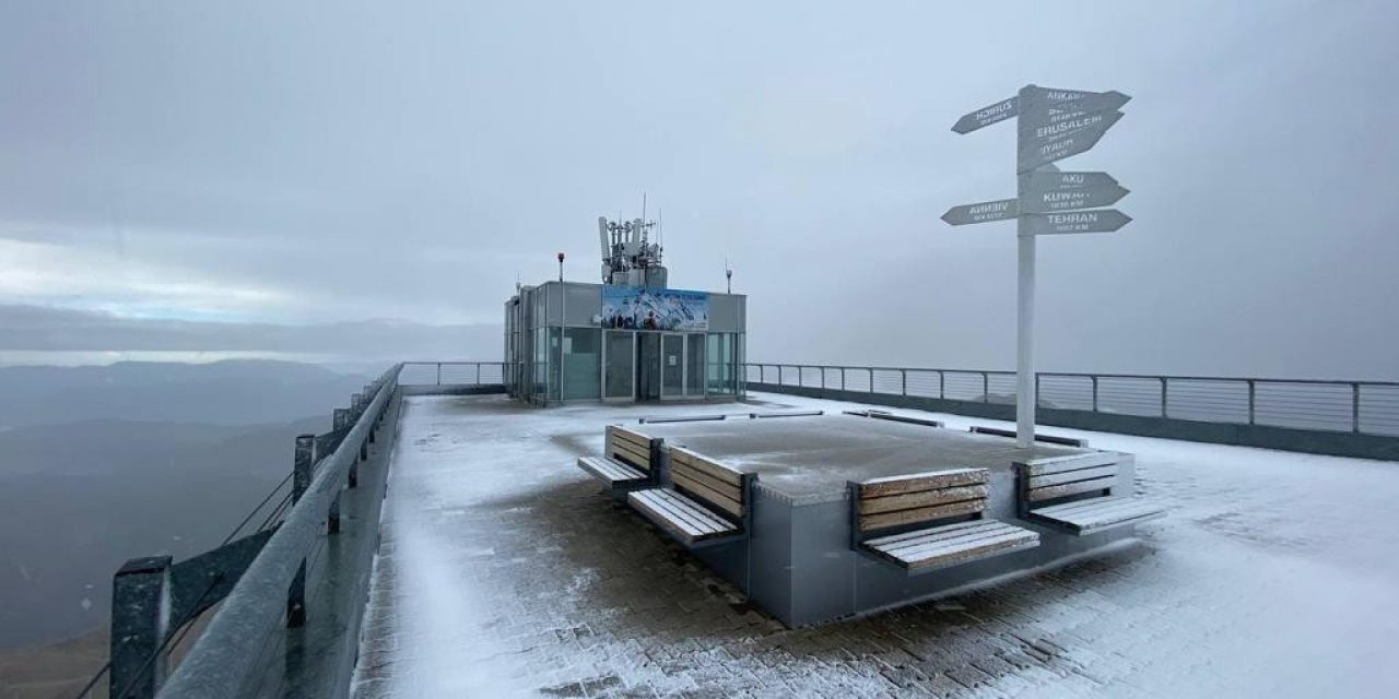 Antalya’nın Tahtalı Dağı’na mevsimin ilk karı yağdı