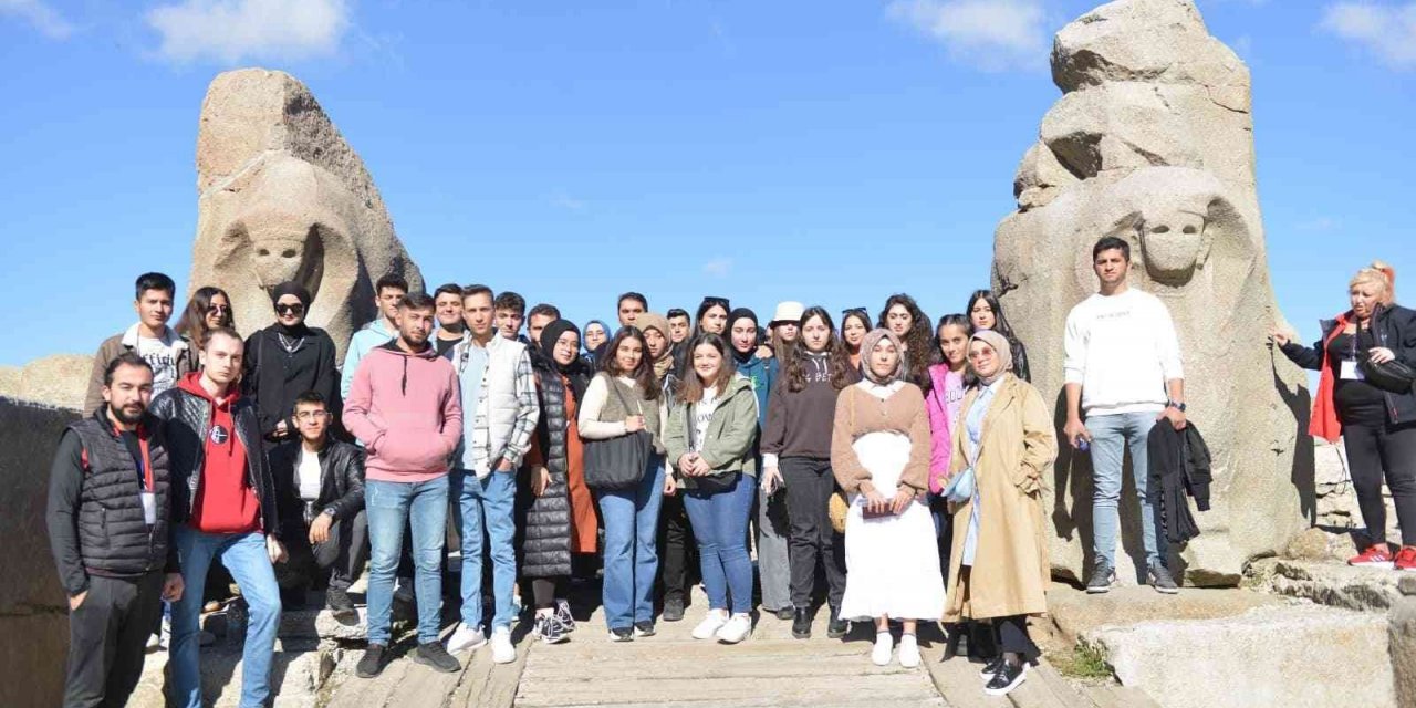 Üniversite öğrencileri kentin gönüllü tanıtım elçisi oldu