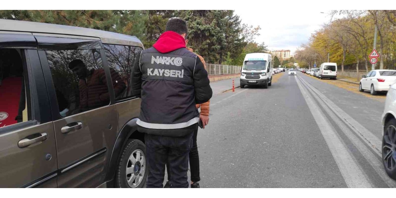 Narkotik Polisi Öğrencilerin Zehirlenmesine İzin Vermiyor