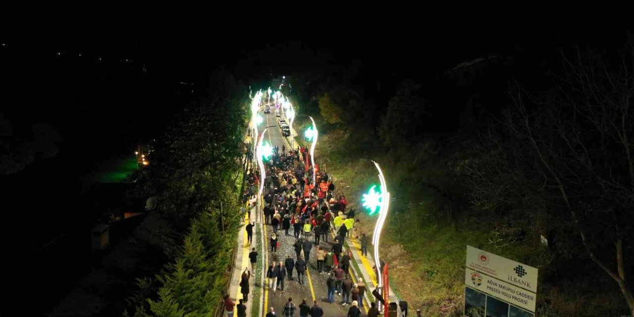 Şile’de Yakuplu Caddesi, yüzlerce vatandaşın katılımıyla hizmete açıldı
