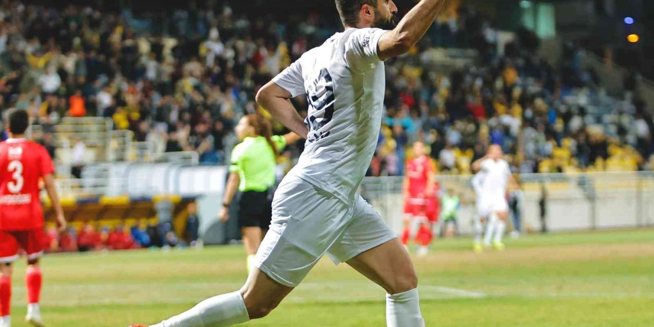 Erhan Çelenk atıyor, Bucaspor 1928 kazanıyor