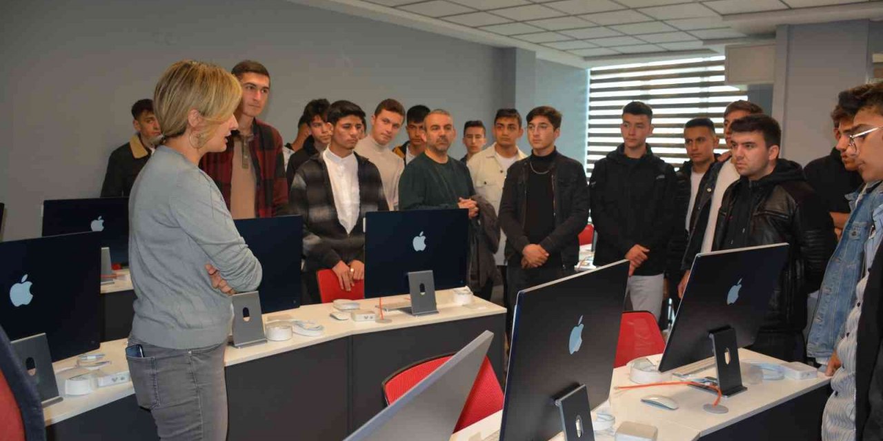 YKS sınavına girecek öğrenciler kampüs yaşamını gördü