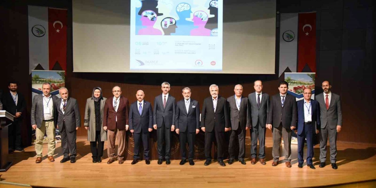 Günümüzde gençlik sempozyumu düzenlendi