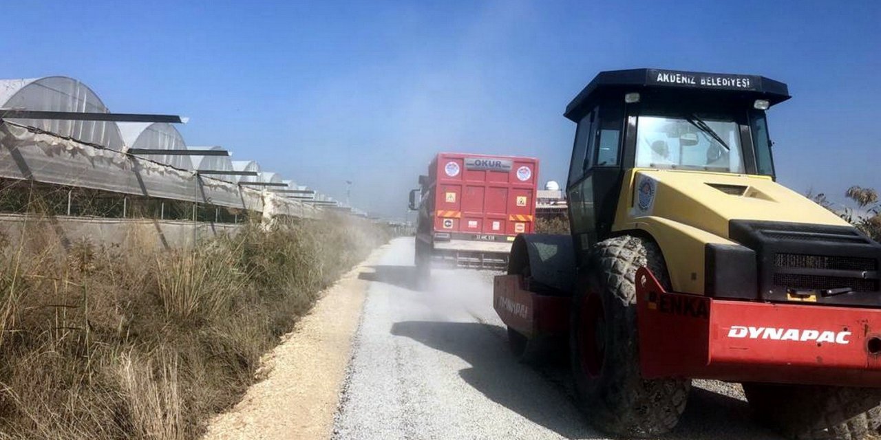 Akdeniz’de bahçe yolları soğuk asfaltla kaplanıyor