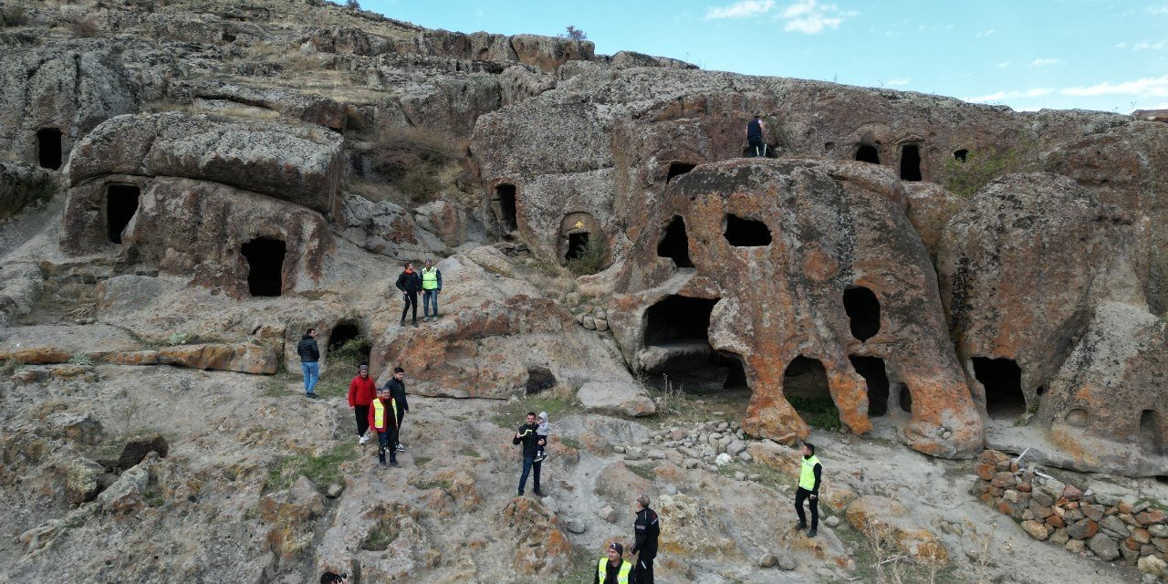 Motosiklet ve Scooter Grubu üyeleri Şuhut ilçesini gezdi