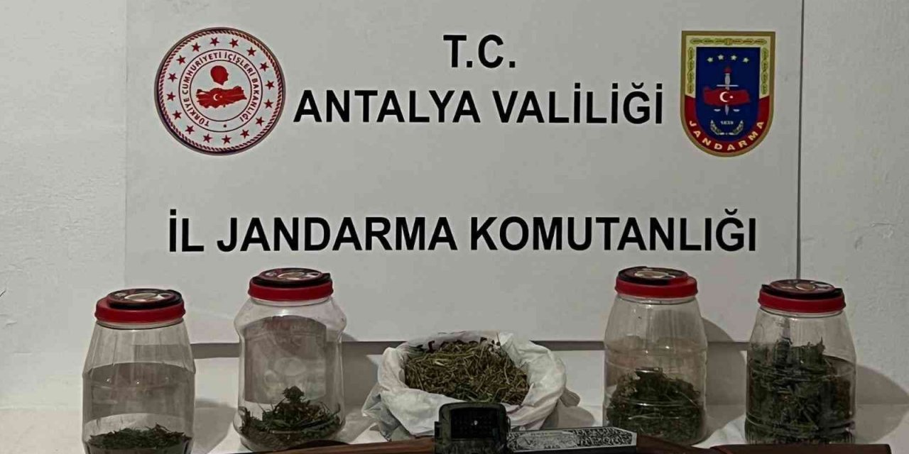 Antalya’da 900 gram esrar ele geçirildi