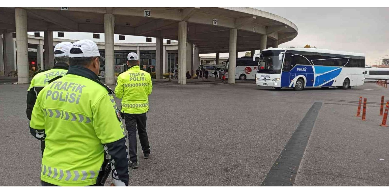 Otobüs kazaları trafik ekiplerini harekete geçirdi