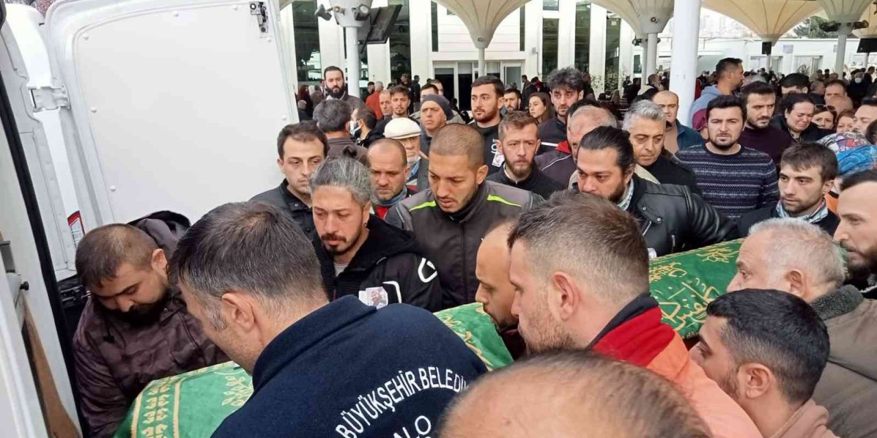 Bıçaklı saldırıda hayatını kaybeden kurye son yolculuğuna uğurlandı