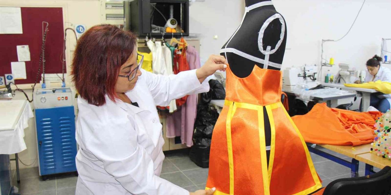 Narenciye temalı defilenin hazırlıkları sürüyor