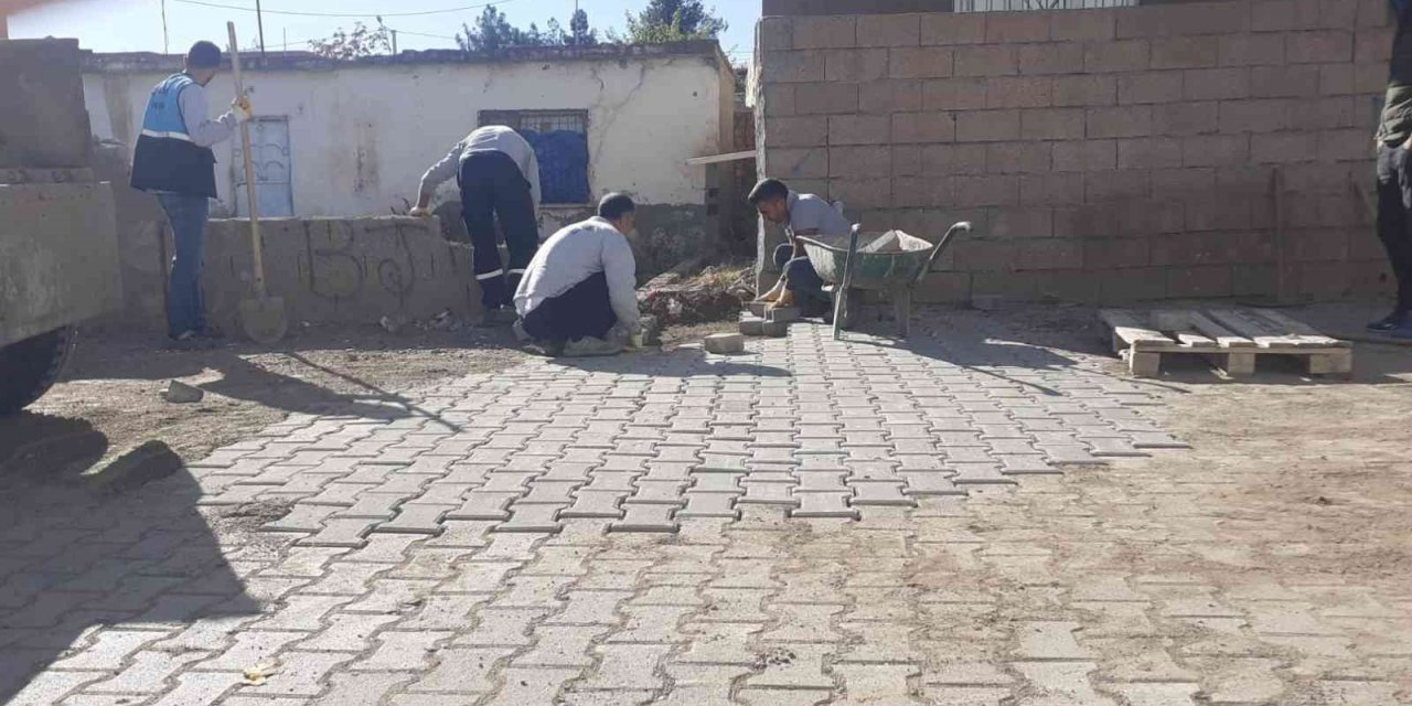 Sur ilçesinde kırsal mahalle yolları yenileniyor