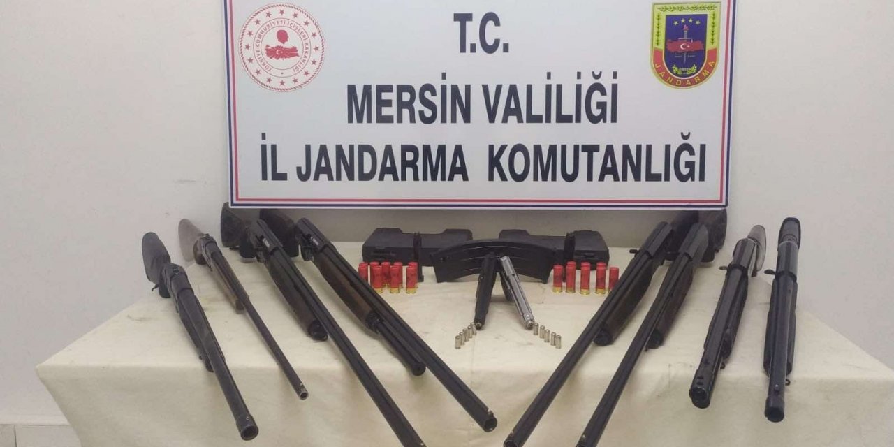 Konya'dan satmaya gittikleri kaçak silahlarla Mersin'de yakalandılar