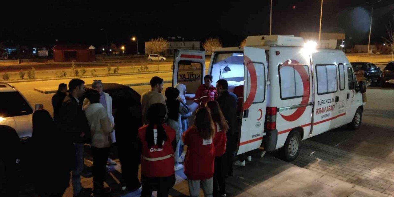 NEVÜ’lü  öğrencilere meyve, çay ve çorba ikramı