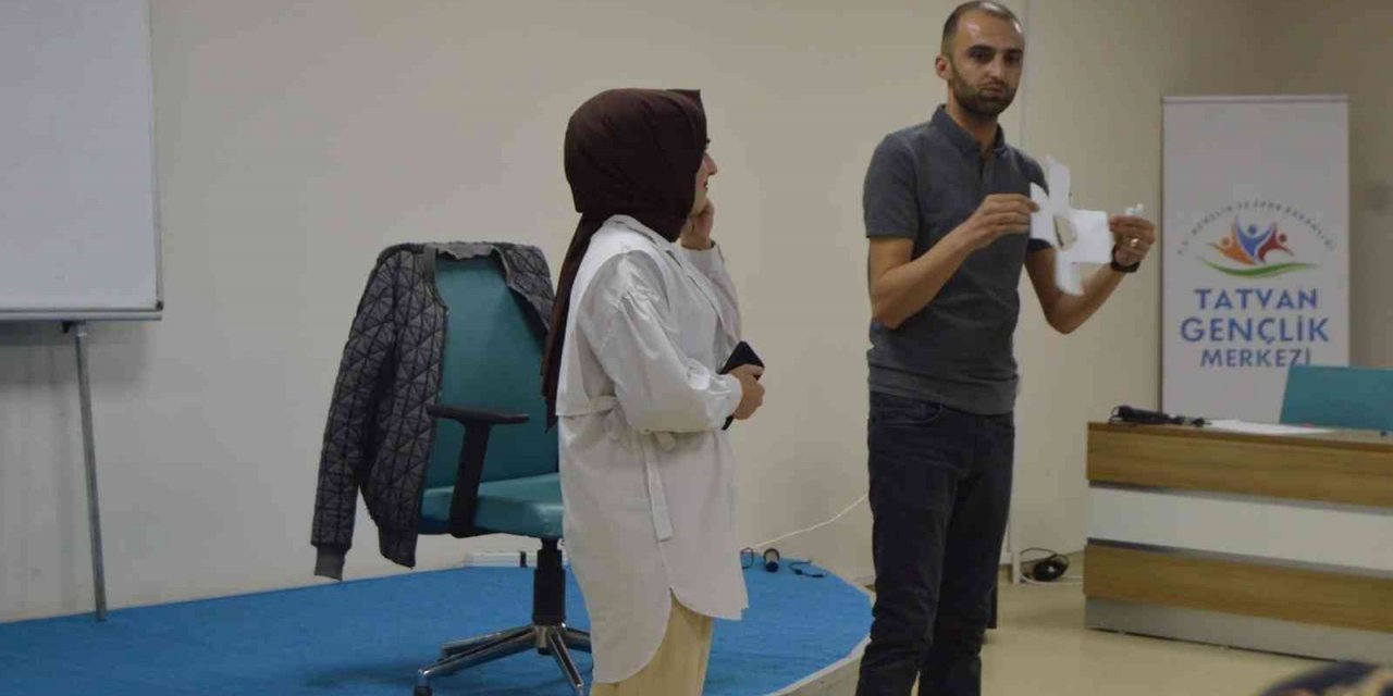 Tatvan’da “Etkili Sunum Becerileri ve Diksiyon Eğitimi” başladı