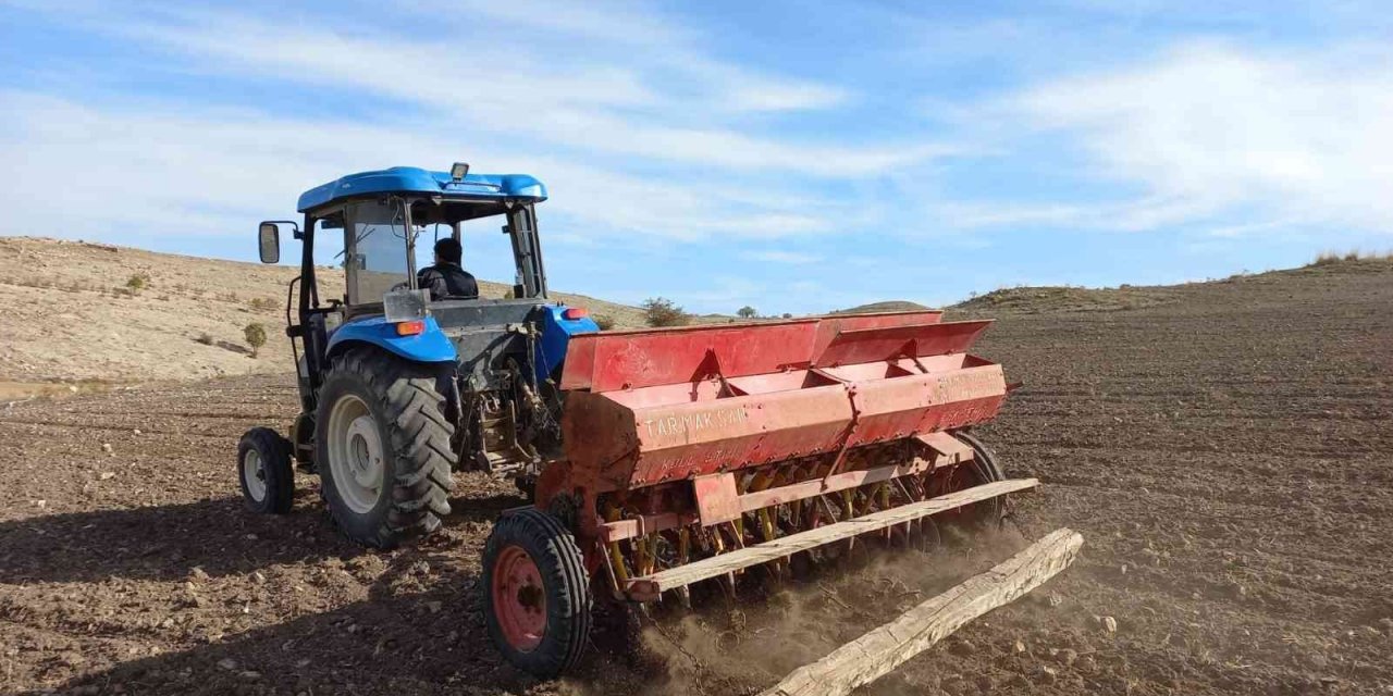Afyonkarahisar’da buğday ve arpa ekim sezonu sone erdi