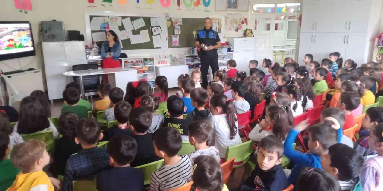 Polis anaokulu öğrencilerini bilgilendirdi