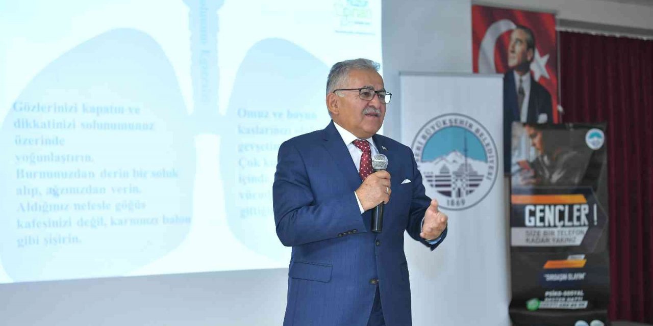 Başkan Büyükkılıç, Yeşilhisar’da muhtarlara yönelik düzenlenen eğitim seminerine katıldı